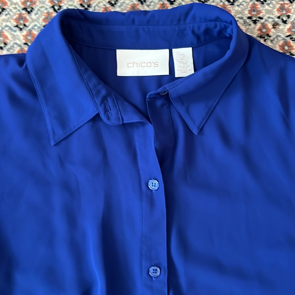 EUC Chico’s Cobalt Blue Tie Front High Low Shirt Roll Tab Sleeve Size 2/12 - Picture 9 of 13